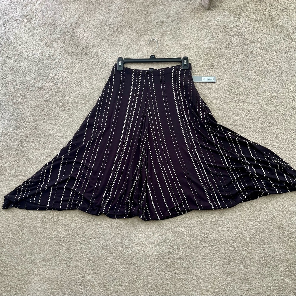 Kohl's apt 9 Black and White Striped asymmetrical skirt.  NWT. XS
